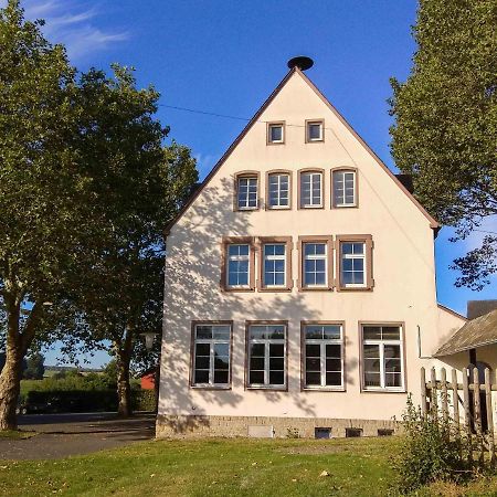 Alte Schule Gaestehaus - Fraeulein Apartment Bitburg Exteriör bild