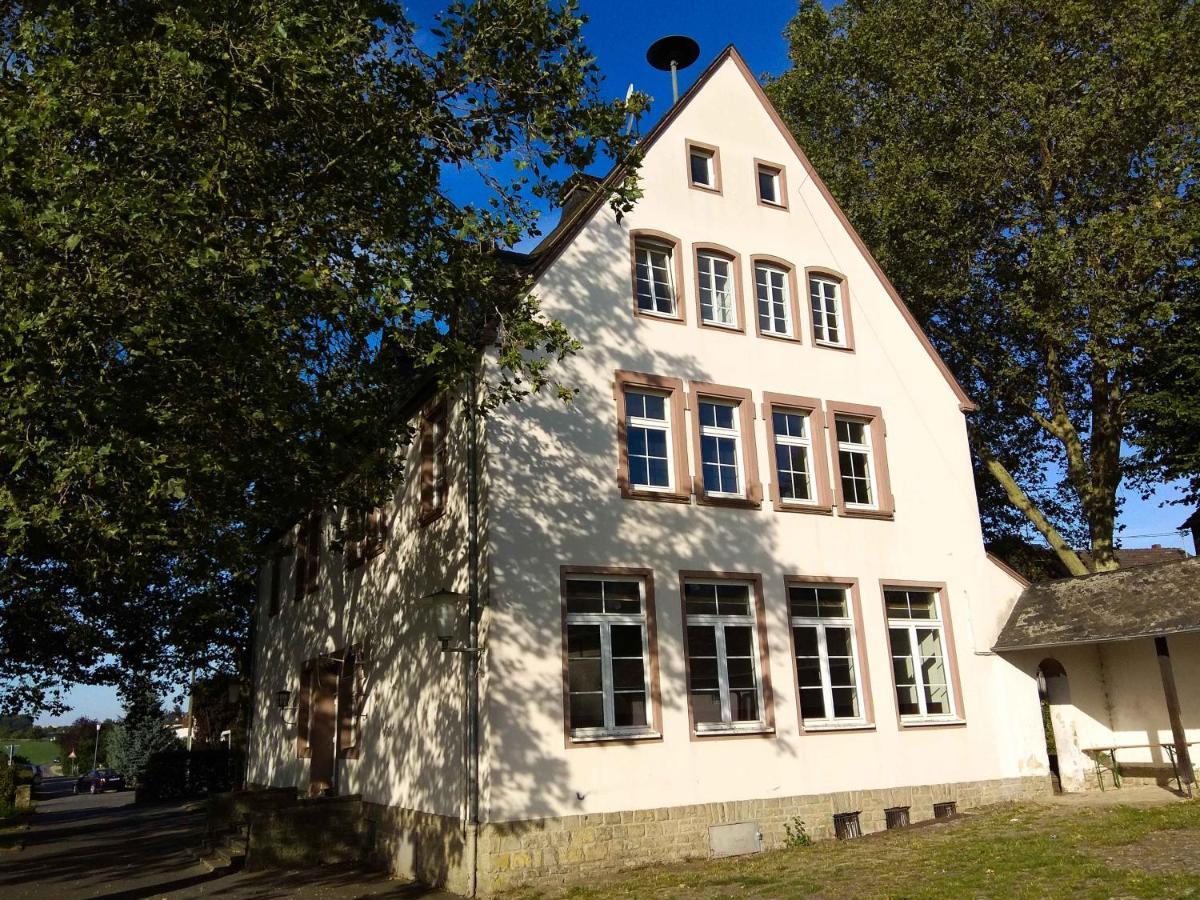 Alte Schule Gaestehaus - Fraeulein Apartment Bitburg Exteriör bild